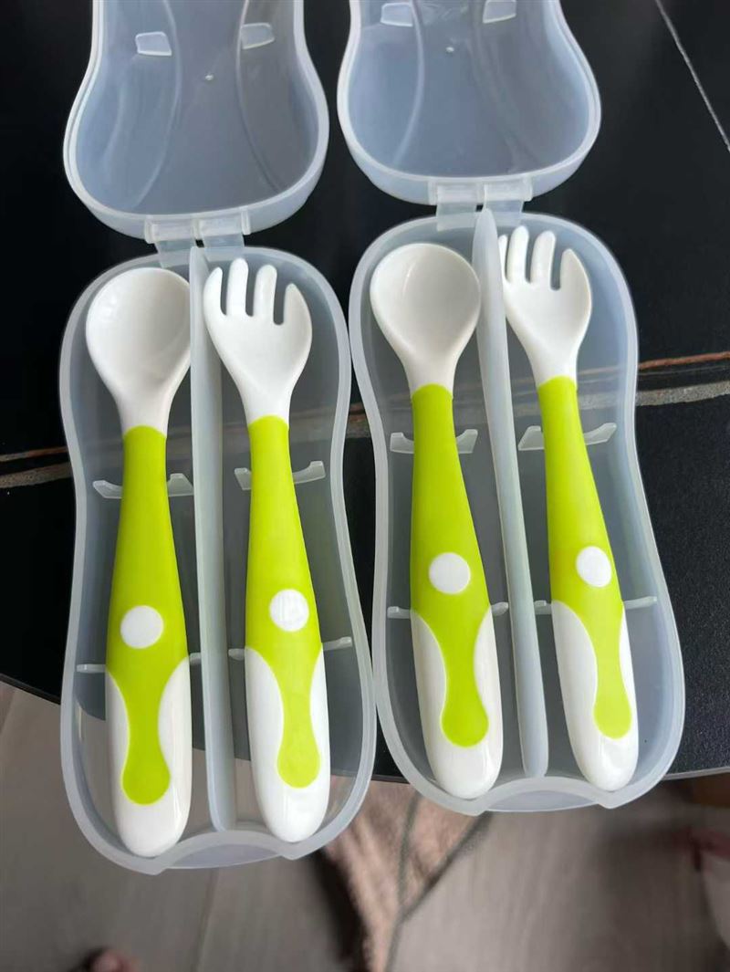 儿童餐具套装。800套 便宜处理！懂货的速度 电话微信同号15515665791 主做全品类五金百货，小电器，更多商品，欢迎国内外友人，前来加微咨询洽谈合作。