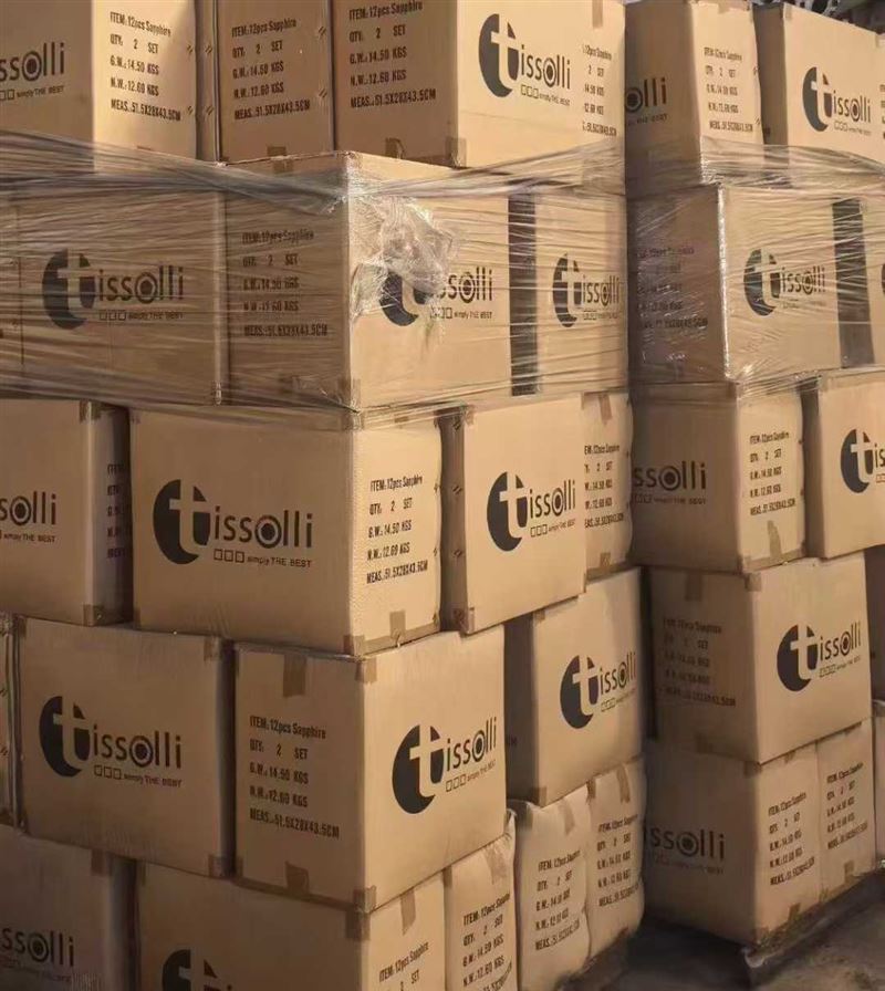 出口外贸12件套锅具， 全新原包整洁漂亮！ 高档不锈钢材质，五层复合底工艺，电磁炉煤气灶通用！ 广东江门大厂的高档货， 1xx元 电话微信同号15515665791 主做全品类五金百货，小电器，更多商品，欢迎国内外友人，前来加微咨询洽谈合作。