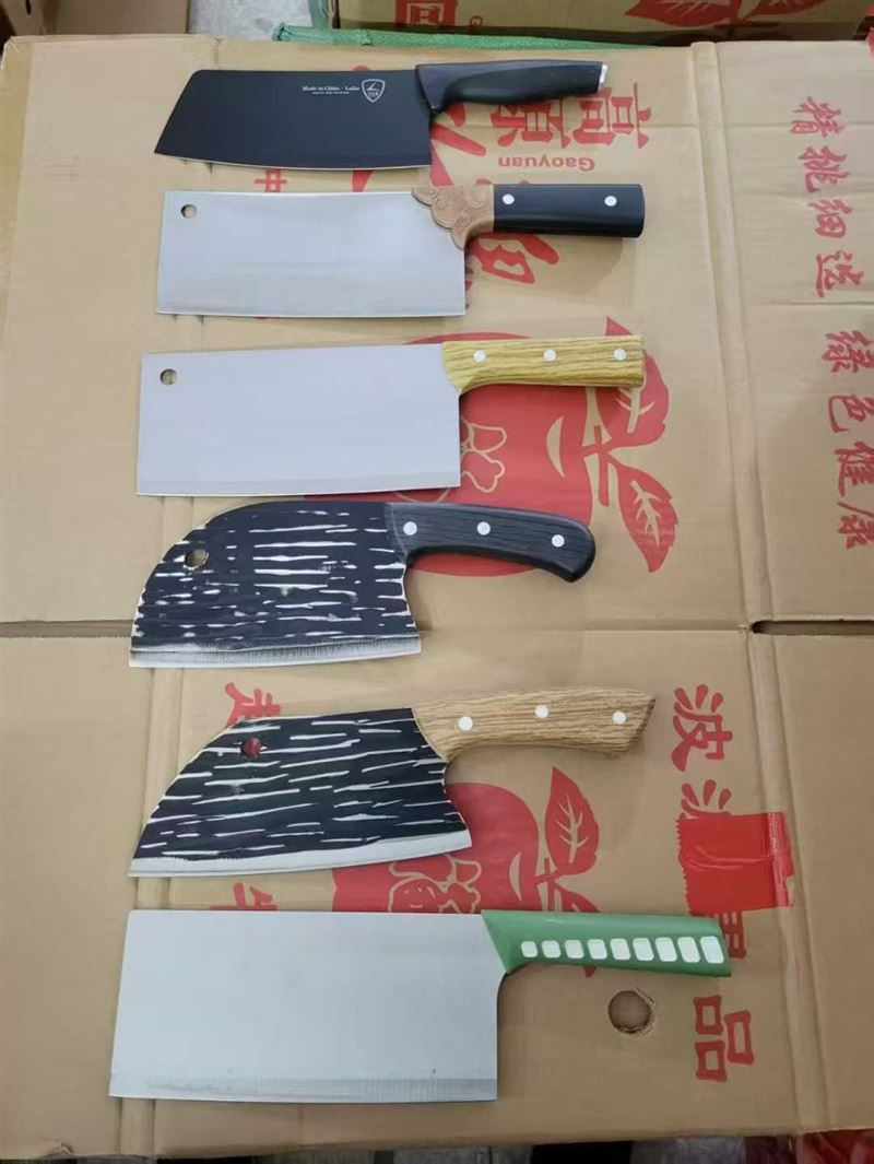 杂款切片刀1000把左右， 2.8元一把清。 电话微信同号15515665791 主做全品类五金百货，小电器，更多商品，欢迎国内外友人，前来加微咨询洽谈合作。