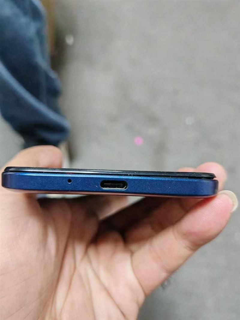 诺基亚智能机，国际版单机，32G64G统一价出，20多台 电话微信同号15515665791 主做全品类五金百货，小电器，更多商品，欢迎国内外友人，前来加微咨询洽谈合作。 