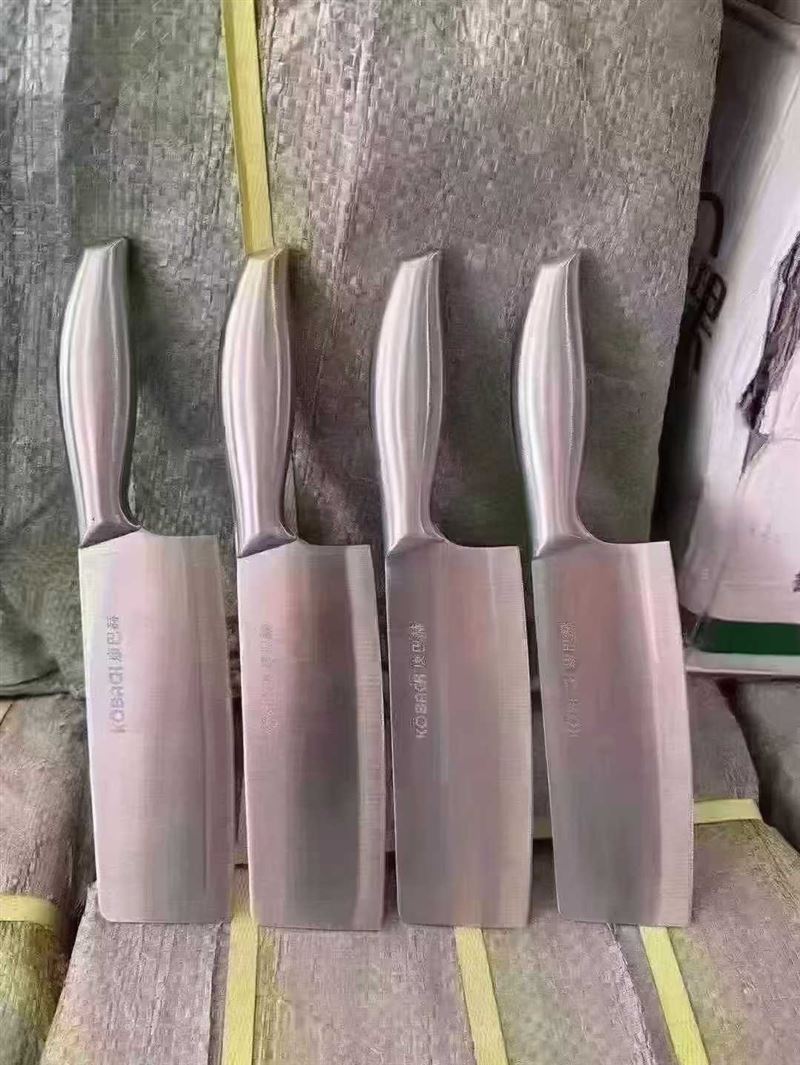 康巴赫菜刀剩余10000把左右，特锋利特亮，一箱250把，懂货的速度，6.5块钱的事