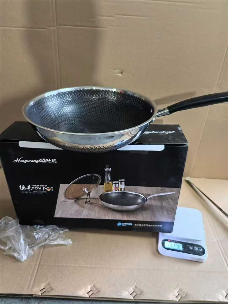 34三层钢彩盒装炒锅处理2000支 电话微信同号15515665791 主做全品类五金百货，小电器，更多商品，欢迎国内外友人，前来加微咨询洽谈合作。