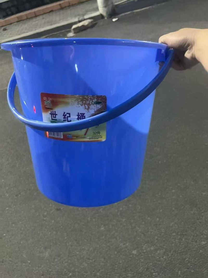 特厚塑料水桶6000个左右， 4.8元一个，500个起批！