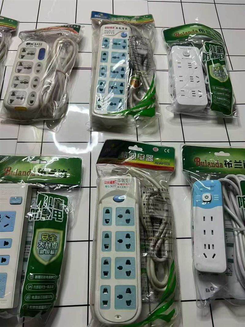 纯铜插排最后3800个，线是0.75-1平方，电磁炉随便插，几块钱一个 电话微信同号15515665791 主做全品类五金百货，小电器，更多商品，欢迎国内外友人，前来加微咨询洽谈合作。