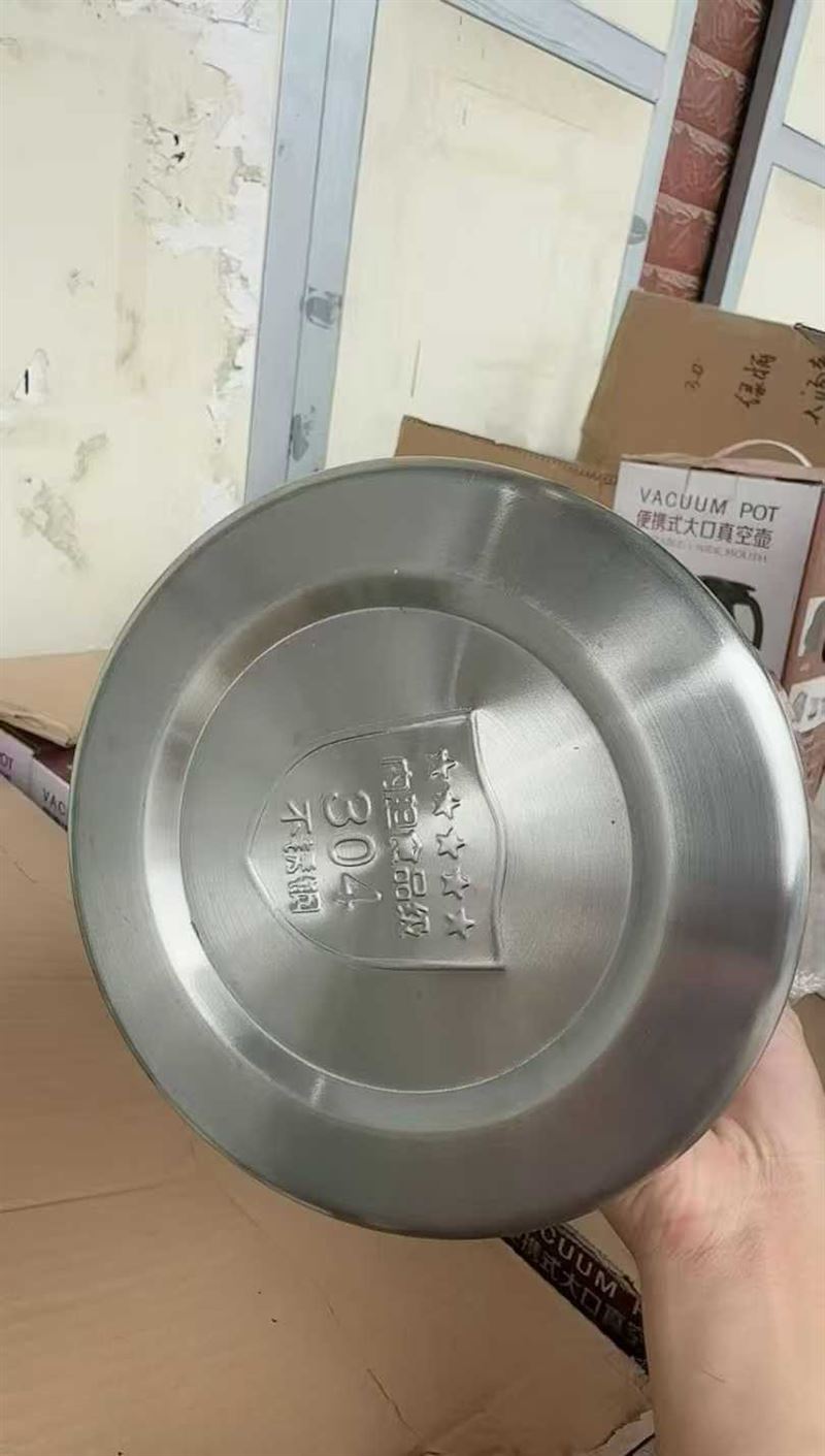 79个304大口真空壶，2.0升居多！全清特价14💰 电话微信同号15515665791 主做全品类五金百货，小电器，更多商品，欢迎国内外友人，前来加微咨询洽谈合作。