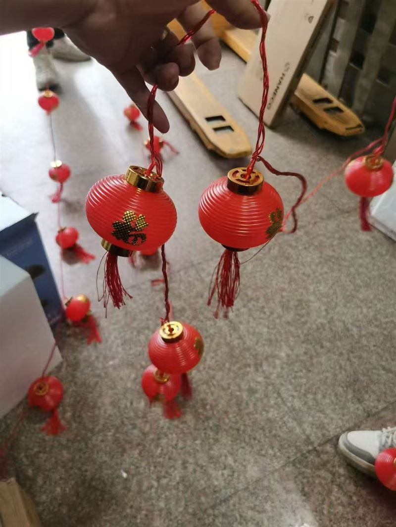 太阳能节日灯10米长300来套 便宜清货 电话微信同号15515665791 主做全品类五金百货，小电器，更多商品，欢迎国内外友人，前来加微咨询洽谈合作。