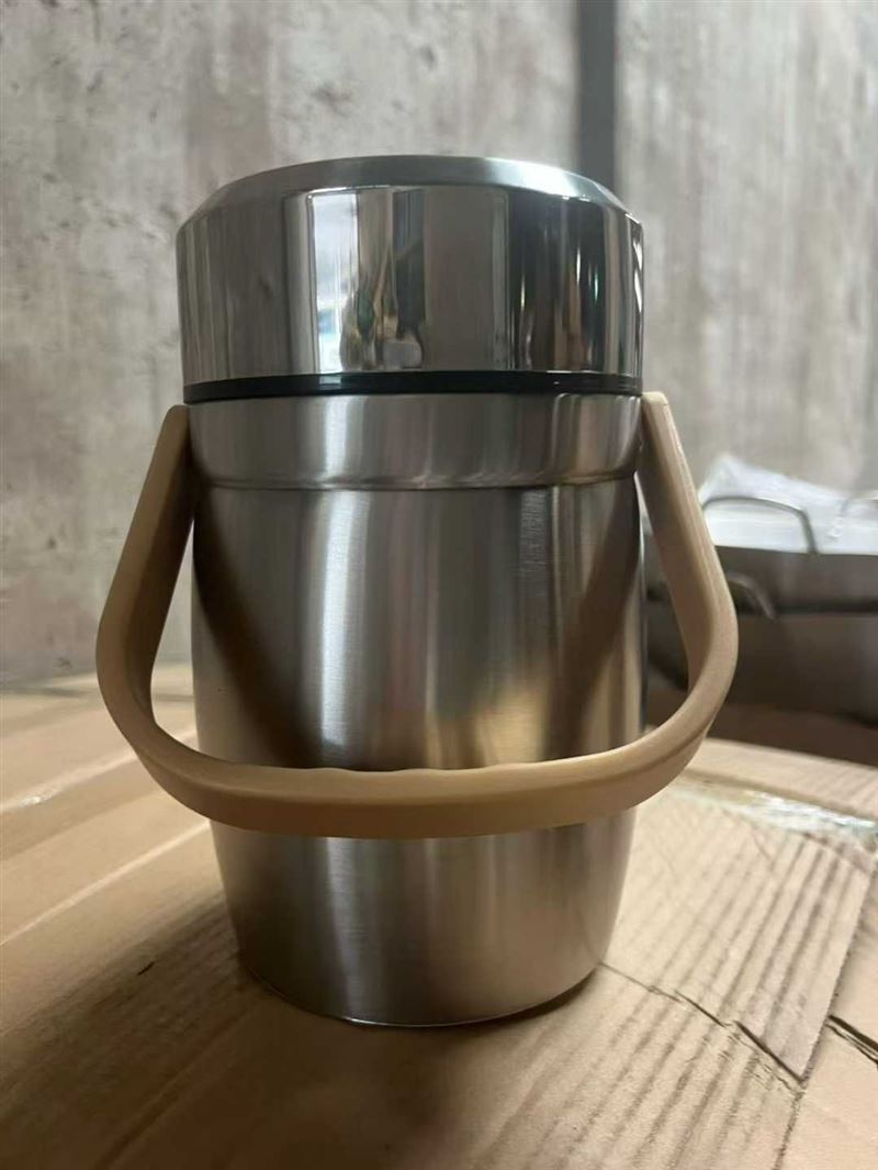 饭盒500个左右， 💰16.5元一个！100个起批! 电话微信同号15515665791 主做全品类五金百货，小电器，更多商品，欢迎国内外友人，前来加微咨询洽谈合作。