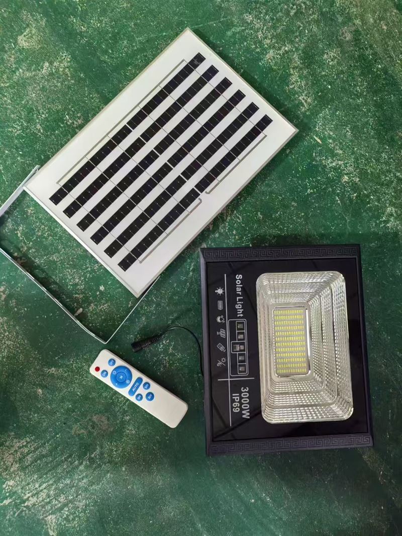 太阳能投光灯现货3000套
