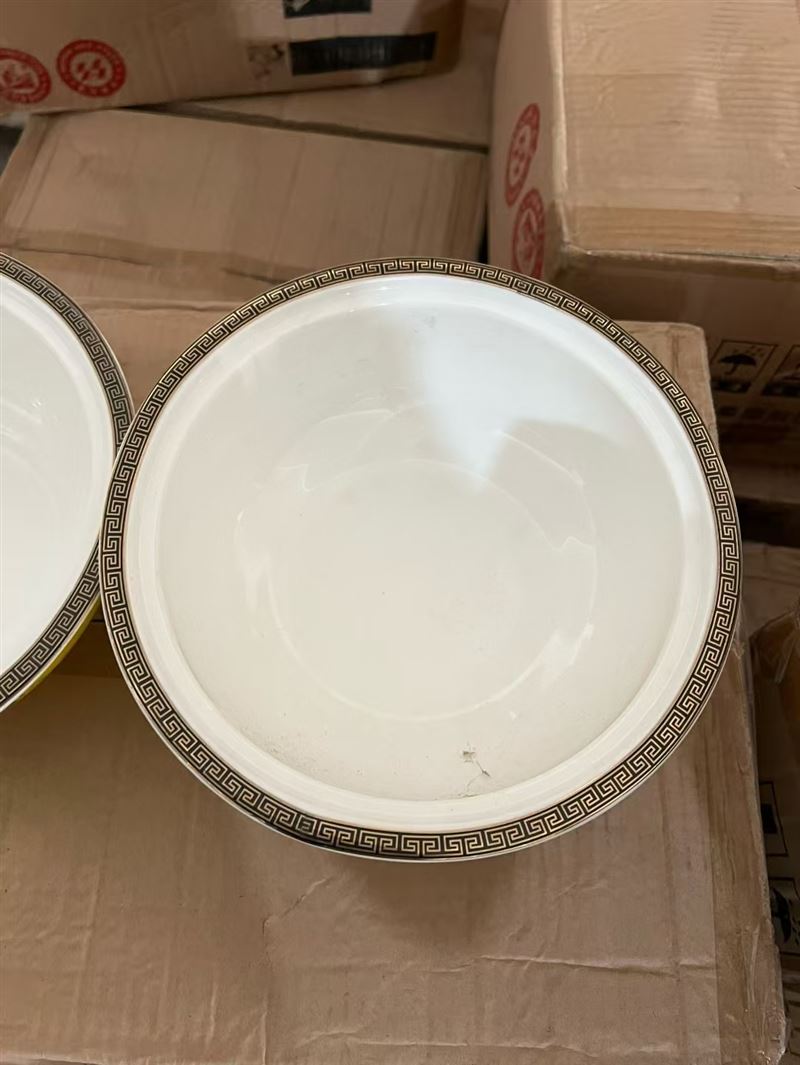 汤盆到货20000多个，一箱12个，适合线下销售，适合赠品礼品，一箱12个，单款单色，价格便宜，对口老板来吧