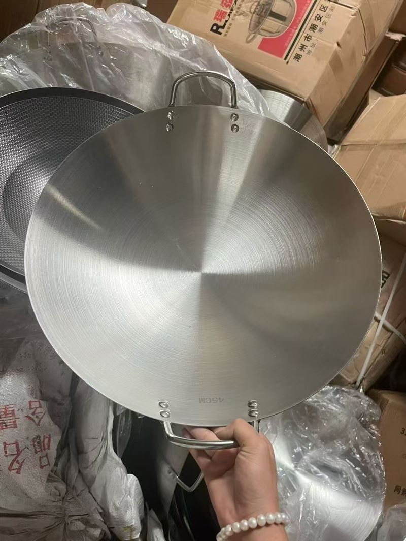 不锈钢双耳大炒锅， 2吨左右，9800元一吨。