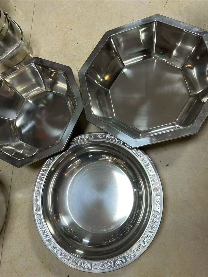 火锅盆10吨左右， 按斤称，500斤起批。