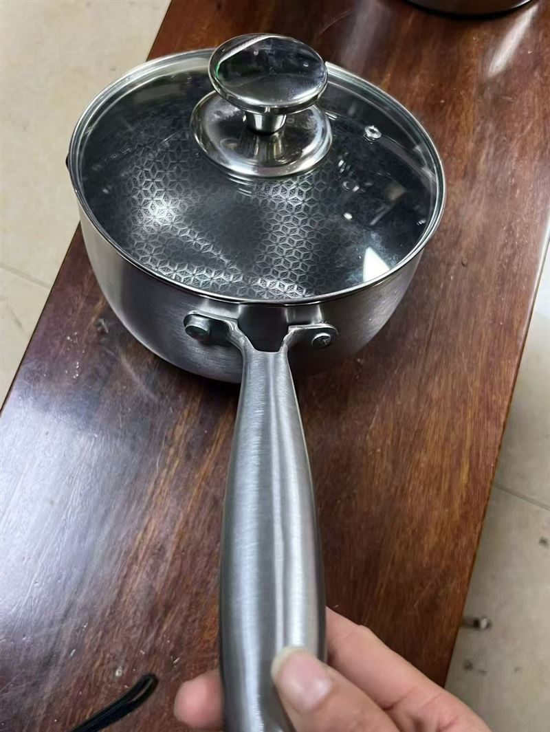 18公分高档奶锅 800个左右， 全清16元一个