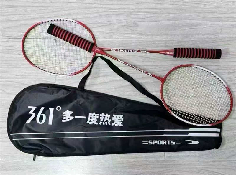 品牌 361羽毛球拍套装，带一个球，特价 1000套