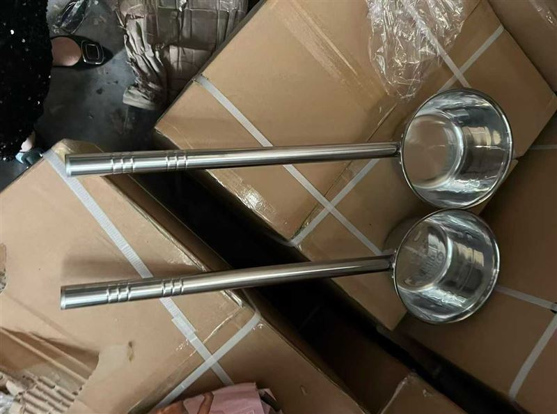 45#.长水勺， 5块多/个，每件90个装 电话微信同号15515665791 主做全品类五金百货，小电器，更多商品，欢迎国内外友人，前来加微咨询洽谈合作。