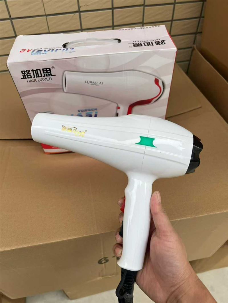 大号吹风机800个 风力猛 白菜价清！ 电话微信同号15515665791 主做全品类五金百货，小电器，更多商品，欢迎国内外友人，前来加微咨询洽谈合作。