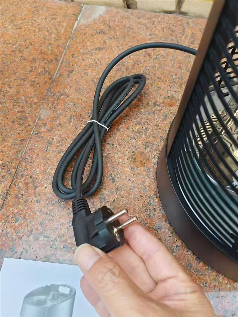 出口欧规暖气500台 180°—360°自动旋转 防烫.防风.防水.防震动 碳素发热管，寿命更长 国际大品牌,质量手感超好 重要的是价格美丽动人