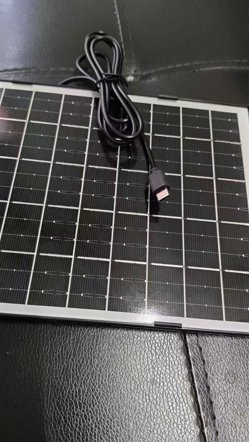 太阳能充电板 1300 张 自带线，感兴趣的私聊