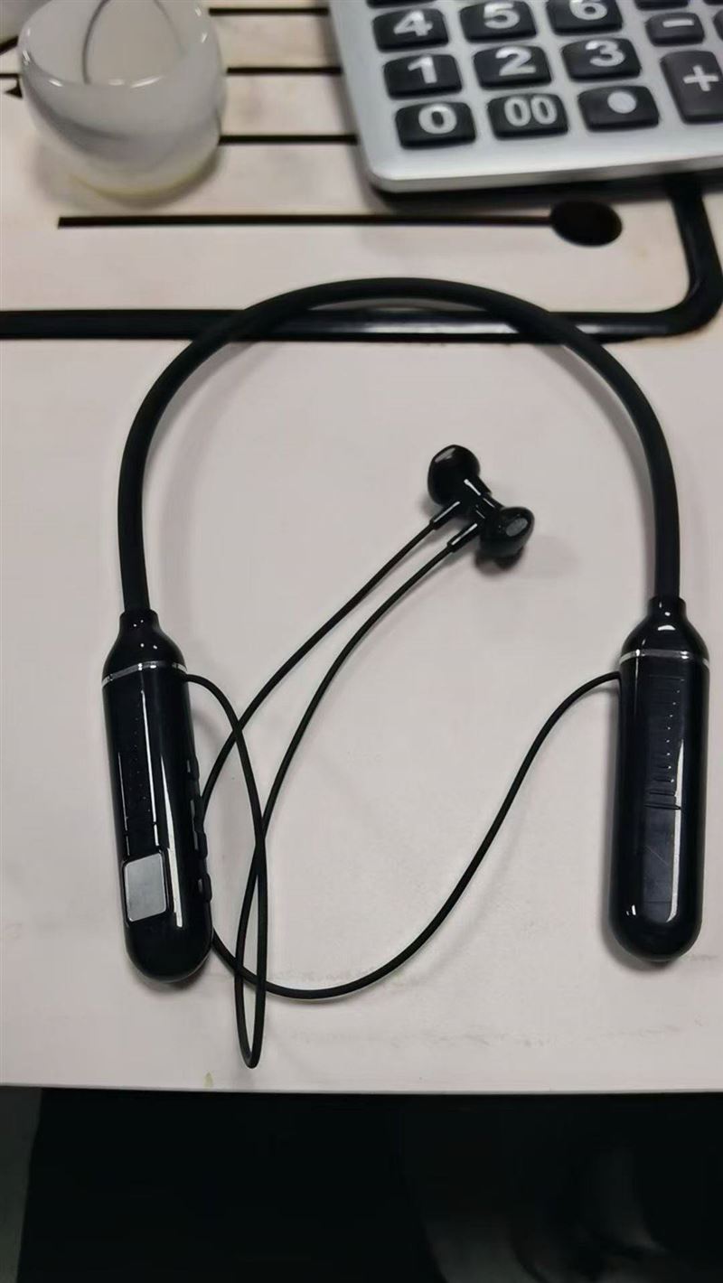 挂脖蓝牙耳机，带插卡，大电池，全新有电原箱原件，在仓5000个，低价处理有意私聊