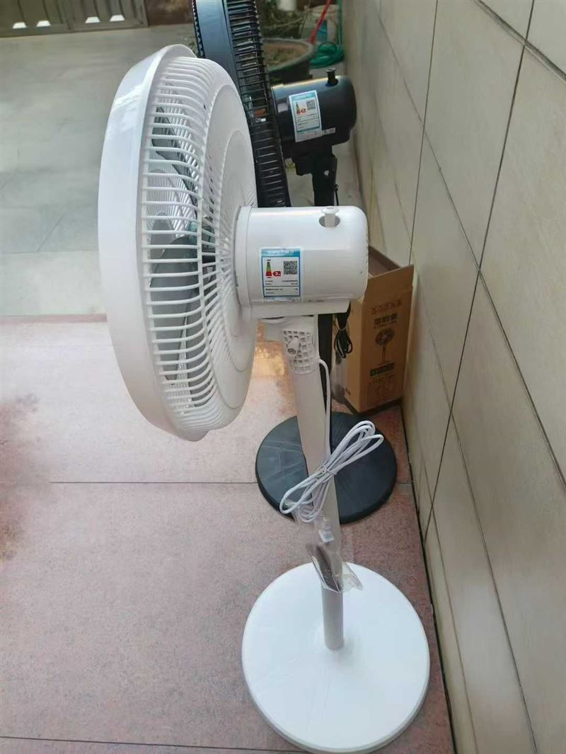 16寸带遥控风扇548台 ​一口价33元，性价比超高 电话微信同号15515665791 主做全品类五金百货，小电器，更多商品，欢迎国内外友人，前来加微咨询洽谈合作。