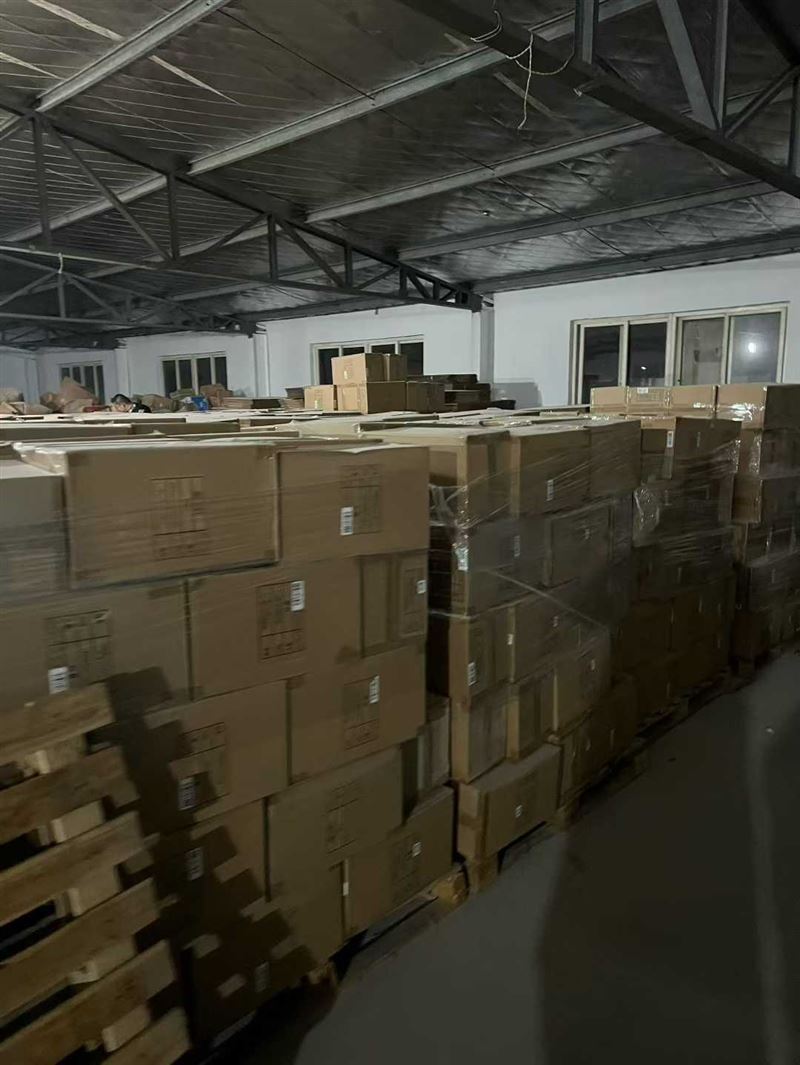 出口日本的口罩到货60万支，一包3支，特殊材质，大货原箱原件，超低价出货，对口老板来 电话微信同号15515665791 主做全品类五金百货，小电器，更多商品，欢迎国内外友人，前来加微咨询洽谈合作。