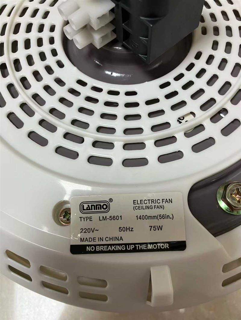 出口56寸吊扇库存还剩1800台，铜线电机，便宜处理。 电话微信同号15515665791 主做全品类五金百货，小电器，更多商品，欢迎国内外友人，前来加微咨询洽谈合作。