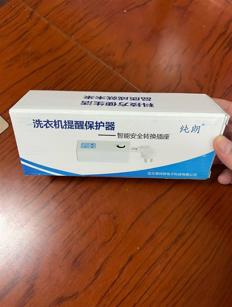 智能插座最后3000多个，特价🉐处理，独立彩盒包装，原箱原件，很有卖点的一批货，直播爆品，自动断电，提醒等功能，一根烟钱