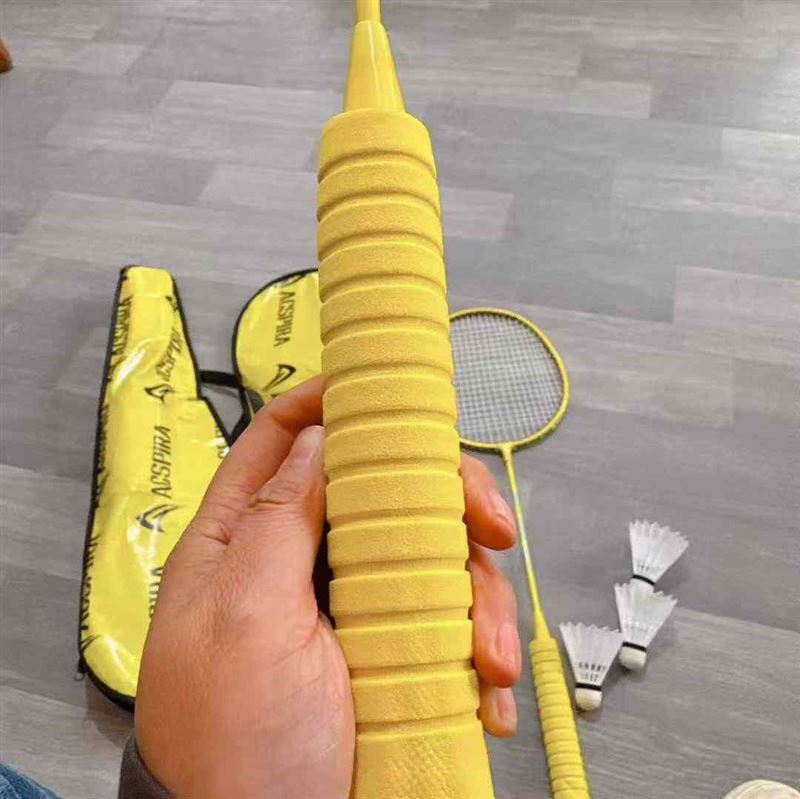 球拍一副送3个球 ​箱规50副 ​处理几块钱一套 电话微信同号15515665791 主做全品类五金百货，小电器，更多商品，欢迎国内外友人，前来加微咨询洽谈合作。