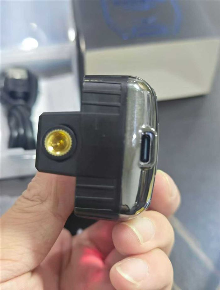 背夹款散热器，充电数显款，氛围灯，三个档位，导片制冷，数量900个 电话微信同号15515665791 主做全品类五金百货，小电器，更多商品，欢迎国内外友人，前来加微咨询洽谈合作。