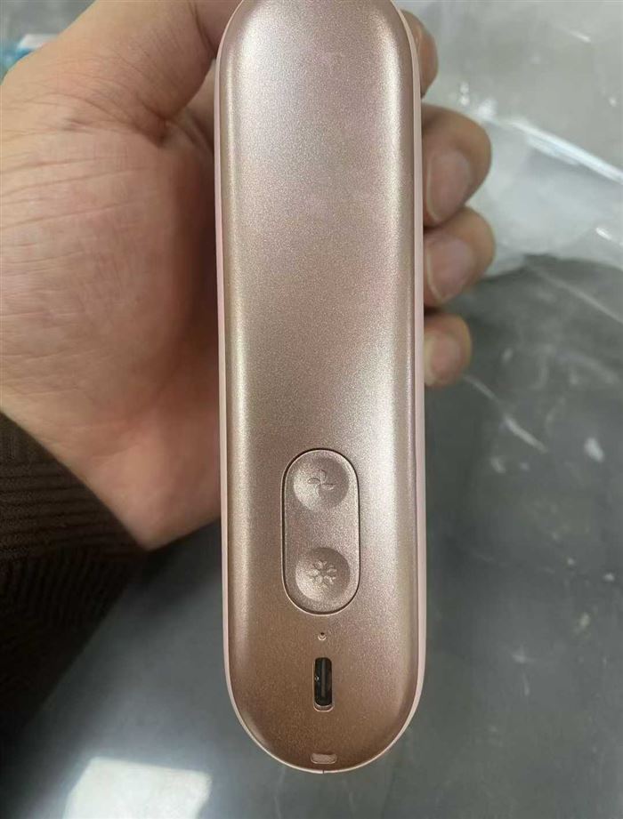 高档冰敷风扇到货 1400 个 全新原箱原件 电话微信同号15515665791 主做全品类五金百货，小电器，更多商品，欢迎国内外友人，前来加微咨询洽谈合作。