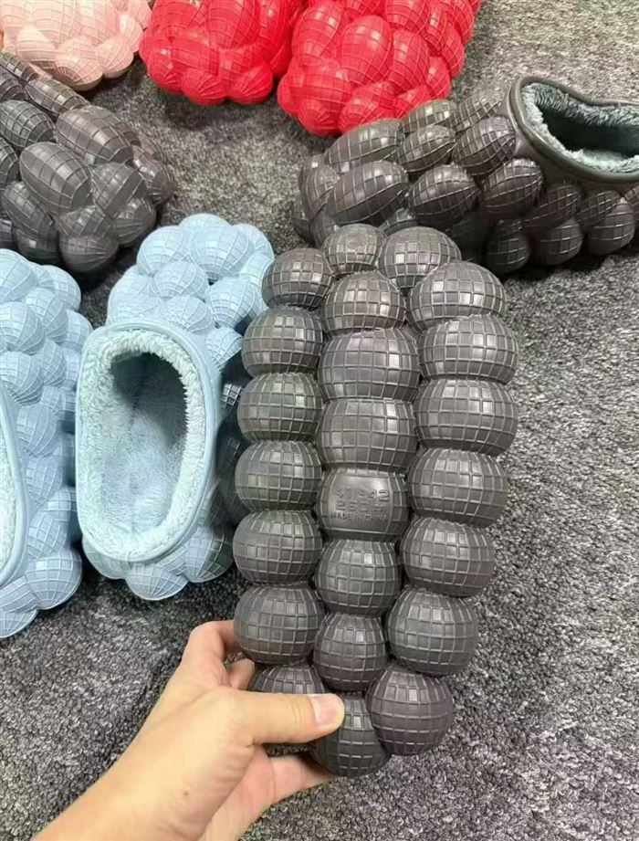 原包装正品尾货 36-45码 成人 材质非常好 低价处理 可80双一包混合 电话微信同号15515665791 主做全品类五金百货，小电器，更多商品，欢迎国内外友人，前来加微咨询洽谈合作。