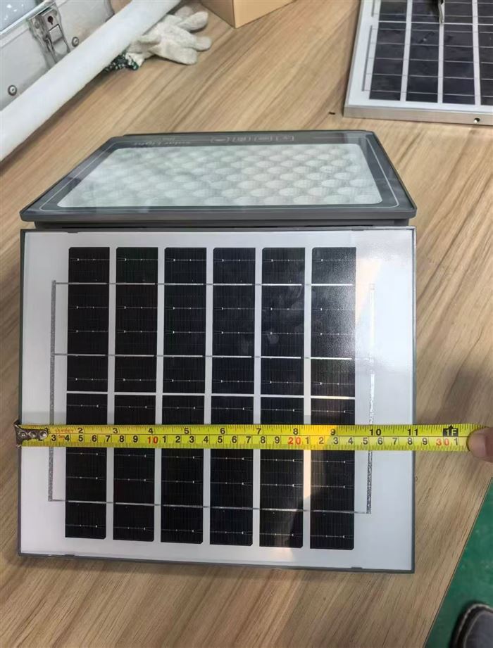 正品比鲁斯无线蓝牙耳机，带防伪码， 6000pcs，1件100pcs 电话微信同号15515665791 主做全品类五金百货，小电器，更多商品，欢迎国内外友人，前来加微咨询洽谈合作。