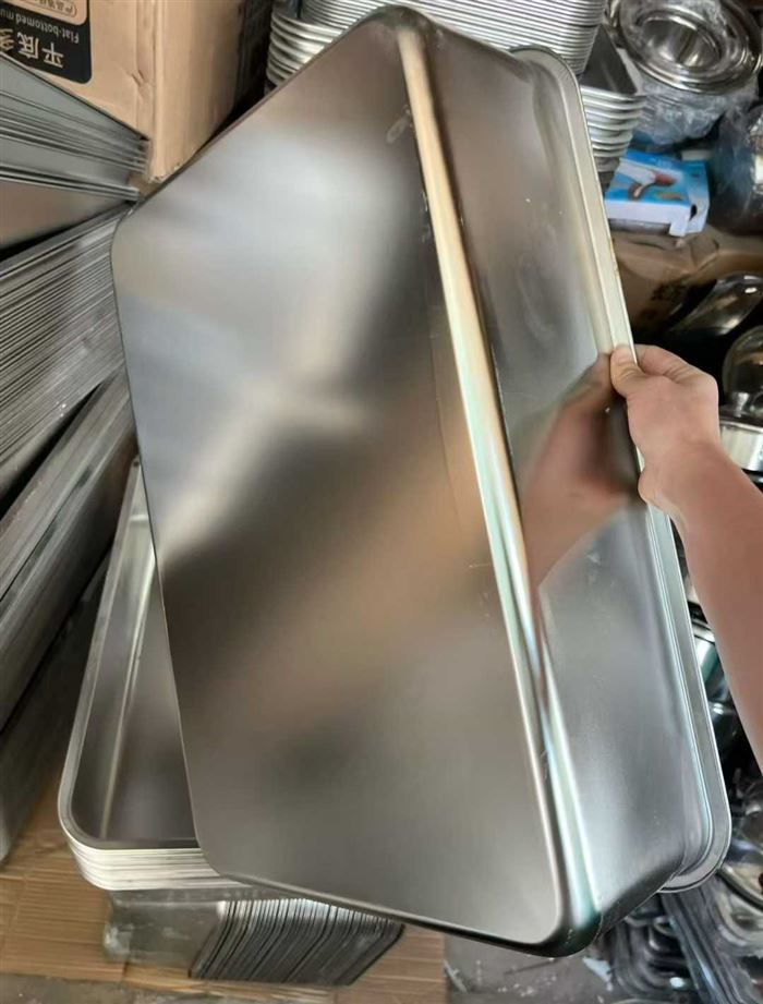 份数盆2吨左右，特大加厚 全清8500元一吨！ 电话微信同号15515665791 主做全品类五金百货，小电器，更多商品，欢迎国内外友人，前来加微咨询洽谈合作。