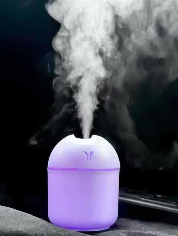 加湿器，带 USB 插口，特价处理 5000pcs 电话微信同号15515665791 主做全品类五金百货，小电器，更多商品，欢迎国内外友人，前来加微咨询洽谈合作。