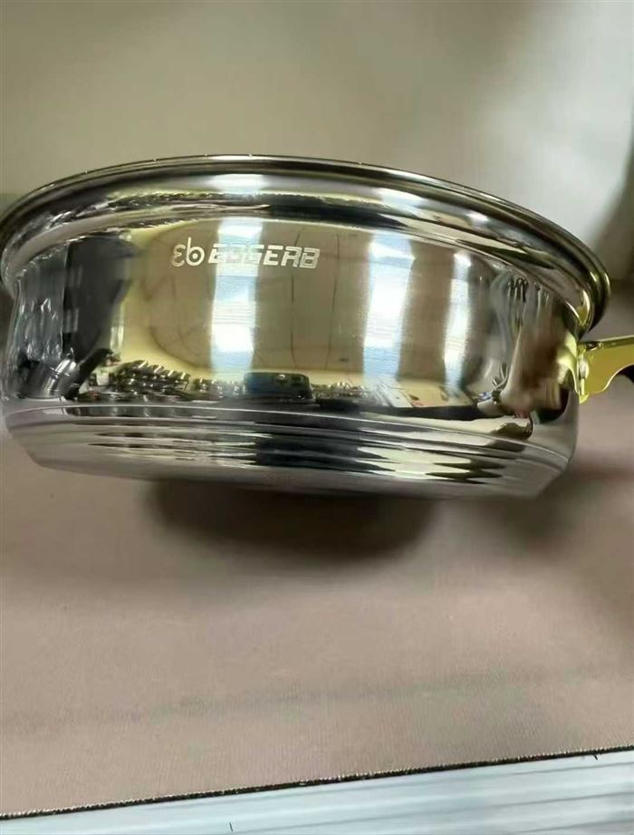 26公分无磁复底不粘煎锅，一件48个，特价15💰 电话微信同号15515665791 主做全品类五金百货，小电器，更多商品，欢迎国内外友人，前来加微咨询洽谈合作。