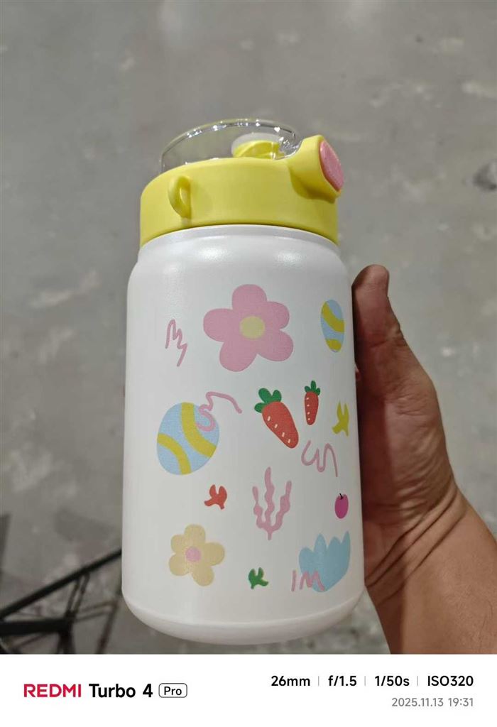 高品质、高颜值、多花色双饮316不锈钢双层保温杯3000个，亏本处理…… ​容量900毫升，直饮/吸管两种饮用方式，食品级316材质，多种花色，彩盒包装，大货板正，50个/箱。 仓库现货，可分货出 电话微信同号15515665791 主做全品类五金百货，小电器，更多商品，欢迎国内外友人，前来加微咨询洽谈合作。