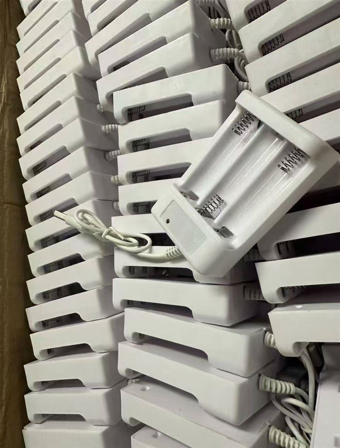 电池充电盒子 70000 个，特价处理