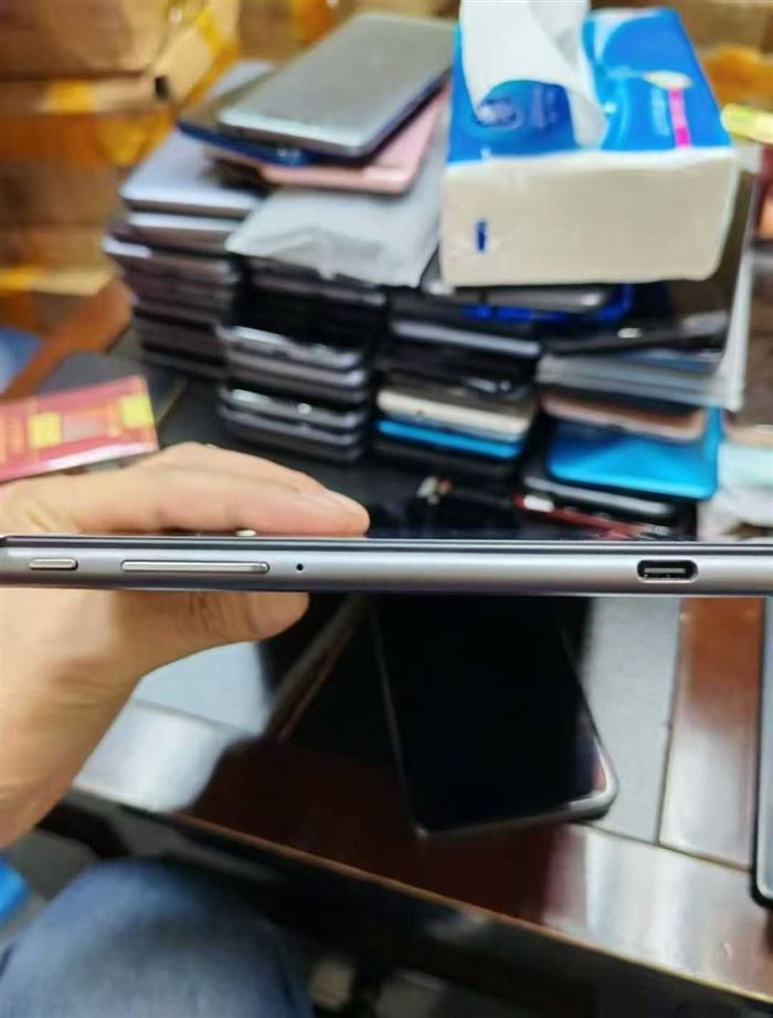 10.1寸通话版平板电脑，全新国际版单机，6+64真实内存，几十台，劲爆价260 