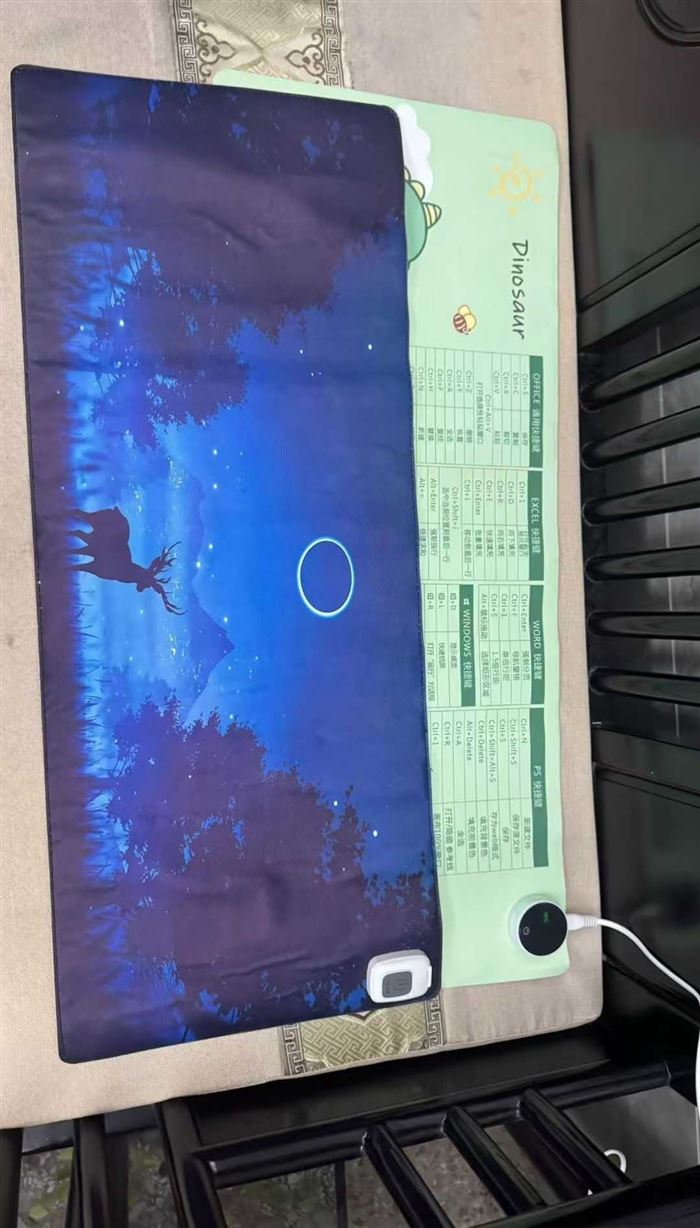 加热暖手桌垫1000张, 非常便宜处理，温度可调节 电话微信同号15515665791 主做全品类五金百货，小电器，更多商品，欢迎国内外友人，前来加微咨询洽谈合作。