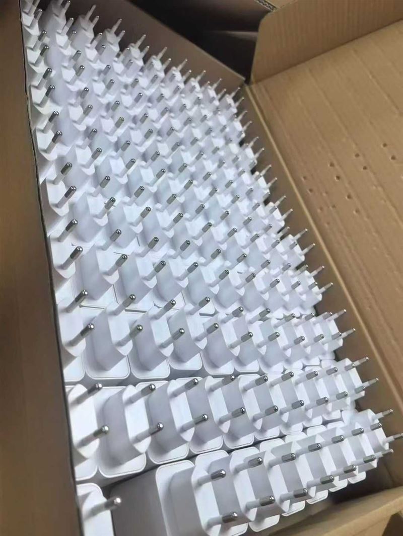 21000pcs 欧规全兼容快充充电器，500个一箱，全新原箱原件！！