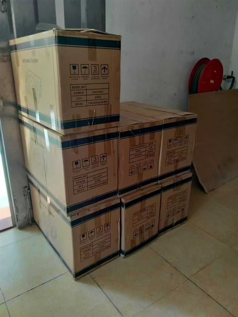 220V出口电陶炉58台，价格45元 电话微信同号15515665791 主做全品类五金百货，小电器，更多商品，欢迎国内外友人，前来加微咨询洽谈合作。