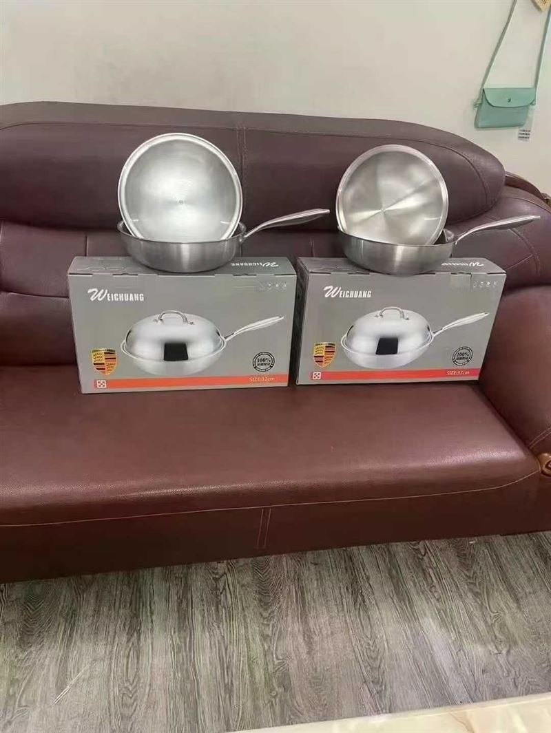 外贸品牌32炒锅，原箱原件，一件8个装，特价35💰 电话微信同号15515665791 主做全品类五金百货，小电器，更多商品，欢迎国内外友人，前来加微咨询洽谈合作。