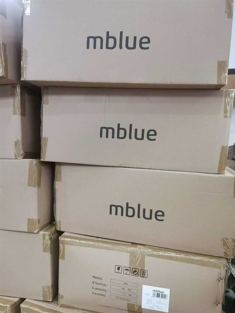 原装魅蓝蓝牙耳机，一机一码，原箱原件，一箱 100 个 到货 2500 个 电话微信同号15515665791 主做全品类五金百货，小电器，更多商品，欢迎国内外友人，前来加微咨询洽谈合作。