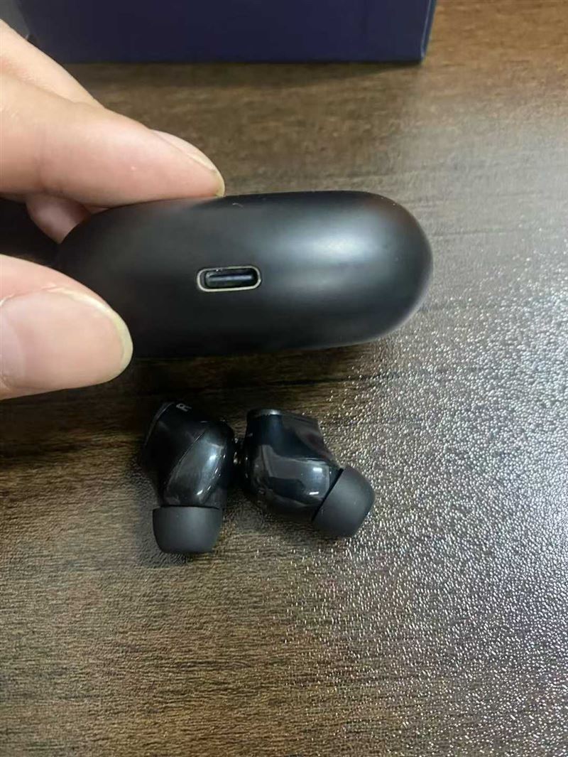 出口日本品质蓝牙耳机 品牌驰界，高档礼盒包装 到货 2000g 电话微信同号15515665791 主做全品类五金百货，小电器，更多商品，欢迎国内外友人，前来加微咨询洽谈合作。