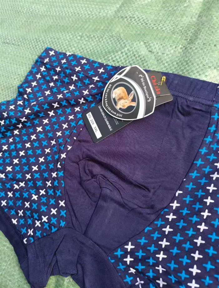 纯棉三色男士纯棉内13800条，​码数2XL/3XL/4XL,含棉85%以上，整齐货，无瑕疵，可分单 电话微信同号15515665791 主做全品类五金百货，小电器，更多商品，欢迎国内外友人，前来加微咨询洽谈合作。