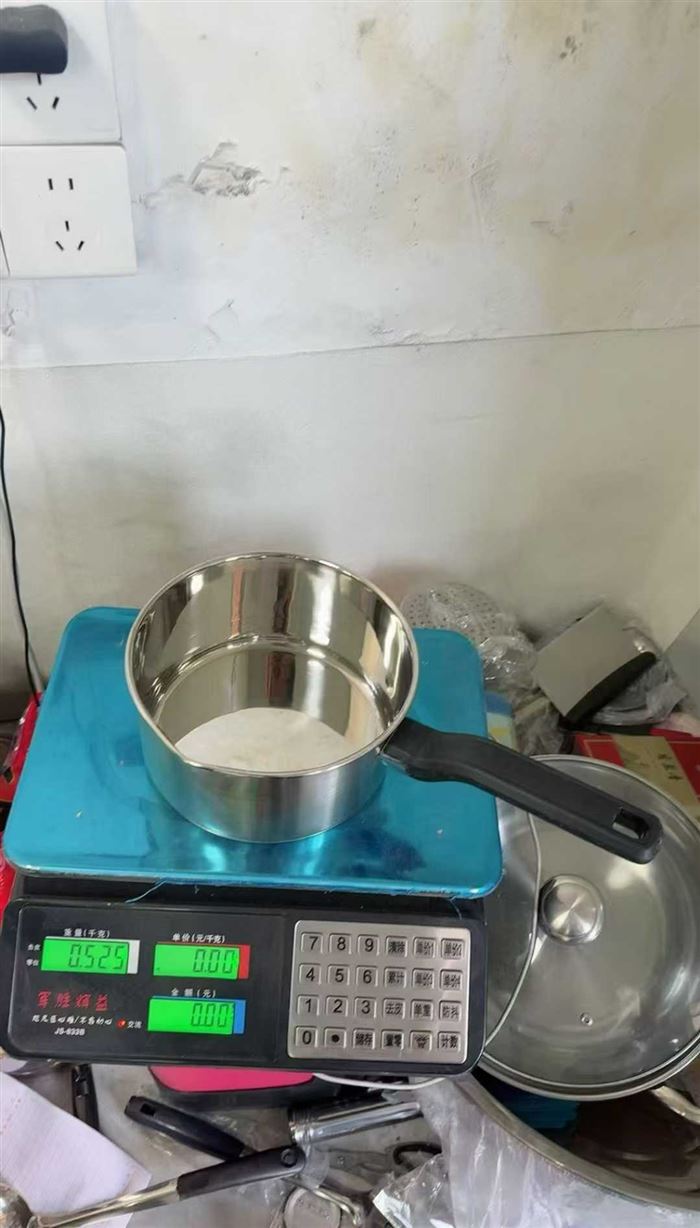 9件欧式可立盖奶锅！一件24个装！特价14 电话微信同号15515665791 主做全品类五金百货，小电器，更多商品，欢迎国内外友人，前来加微咨询洽谈合作。