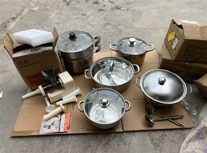 杂款餐具只有一吨，库存货！ 全清9500元一吨，手慢无 电话微信同号15515665791 主做全品类五金百货，小电器，更多商品，欢迎国内外友人，前来加微咨询洽谈合作。