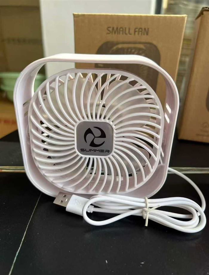 纯铜无刷电机USB风扇 1000台 原箱原价便宜处理！ 风力嘎嘎大，特别猛！ 电话微信同号15515665791 主做全品类五金百货，小电器，更多商品，欢迎国内外友人，前来加微咨询洽谈合作。