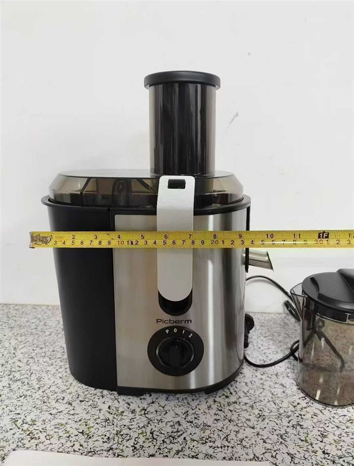 出口外贸榨汁机 220伏欧规 超大口径 金属面料 3档调节 ， 一件两个 原包原箱现货296个 电话微信同号15515665791 主做全品类五金百货，小电器，更多商品，欢迎国内外友人，前来加微咨询洽谈合作。