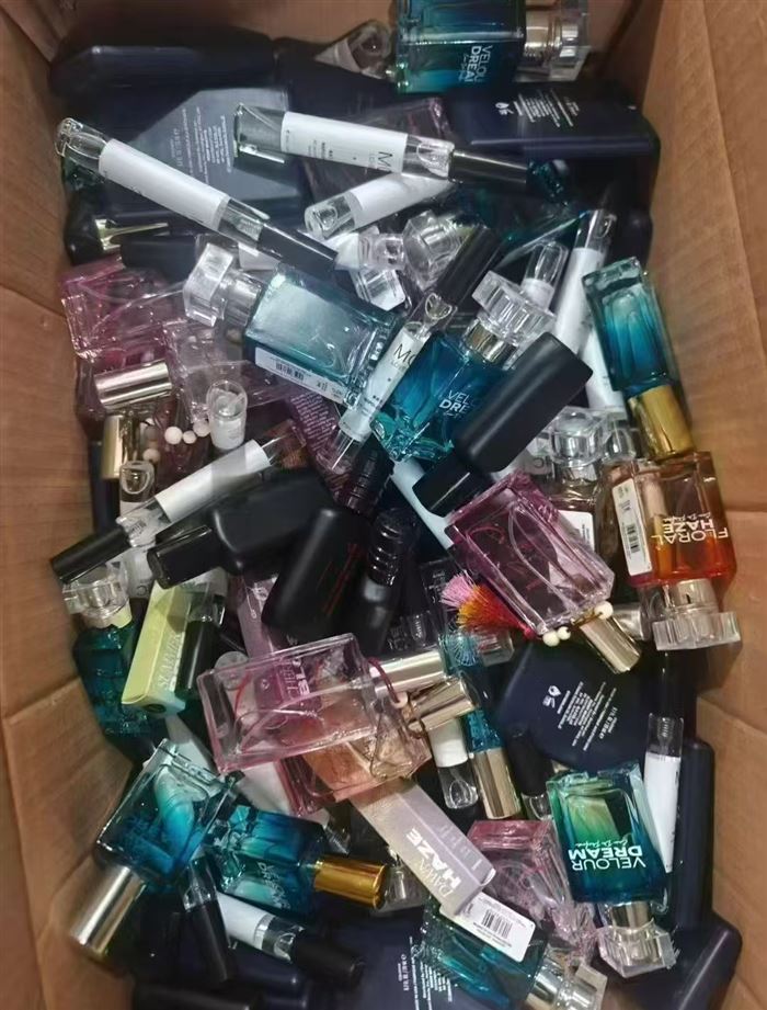 混款小香水80000瓶左右，清货1.2元一瓶