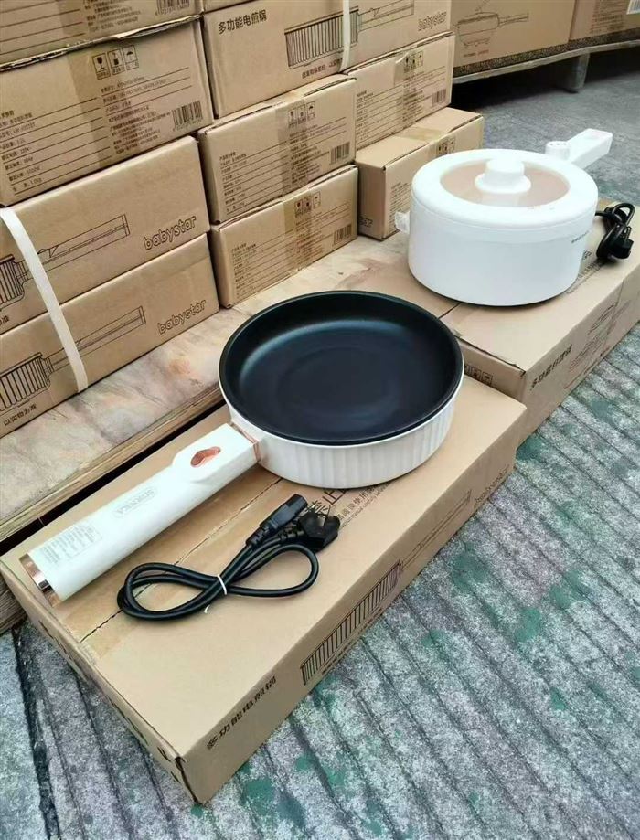 第一款56个电煮锅 ​第二款53个电煎锅 共109个 ​有兴趣的15元带走 电话微信同号15515665791 主做全品类五金百货，小电器，更多商品，欢迎国内外友人，前来加微咨询洽谈合作。